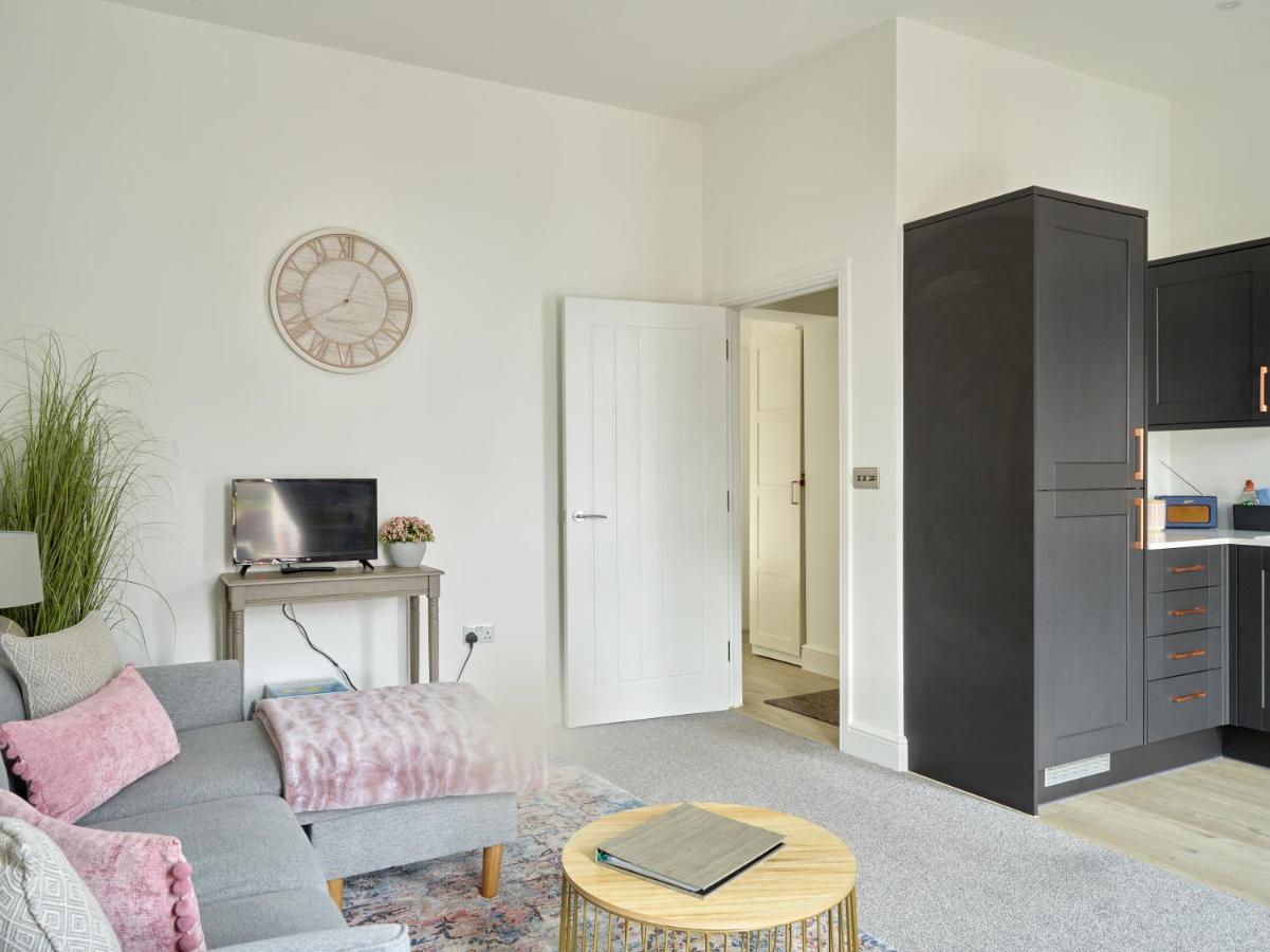 Curb Properties - Super 2 Bed Apartment 5 Min From Town Centre Cheltenham Exterior photo